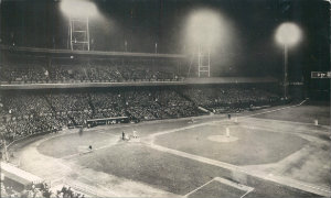 the first night game was played in cincinnati in 1935