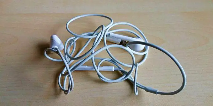 Reasons-To-Switch-From-Wired-Headphones-To-Bluetooth-Headphones